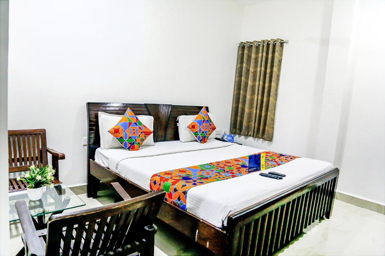 Fabexpress Essvee Mg Road Vijayawada Hotel ภายนอก รูปภาพ