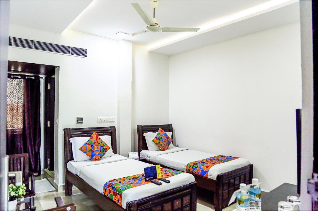 Fabexpress Essvee Mg Road Vijayawada Hotel ภายนอก รูปภาพ