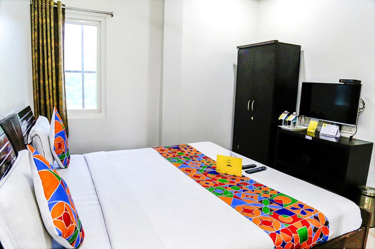 Fabexpress Essvee Mg Road Vijayawada Hotel ภายนอก รูปภาพ