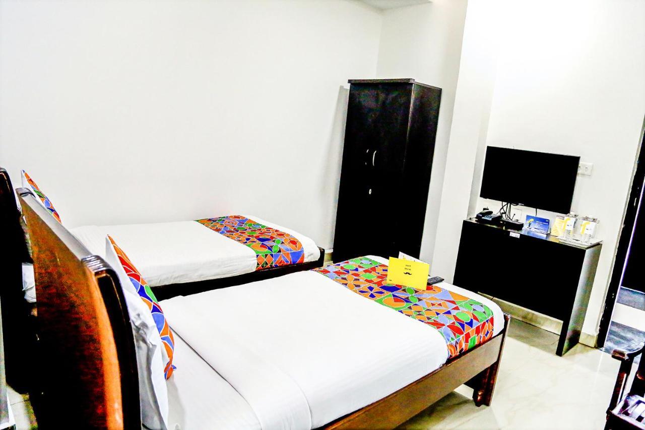 Fabexpress Essvee Mg Road Vijayawada Hotel ภายนอก รูปภาพ