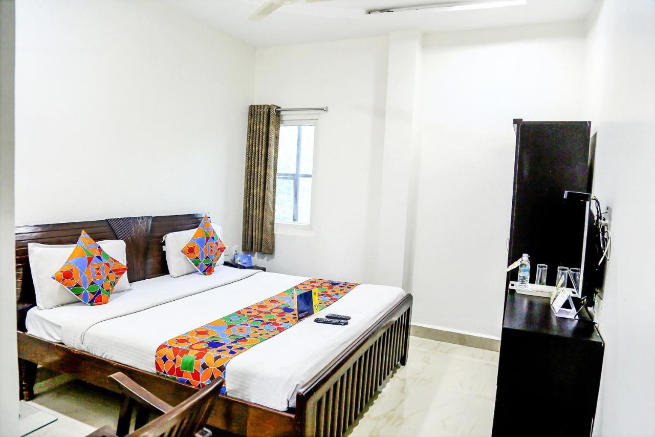 Fabexpress Essvee Mg Road Vijayawada Hotel ภายนอก รูปภาพ